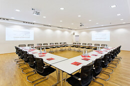 Konferenzraum im Erdgeschoss, beeindruckende 163 m² groß
